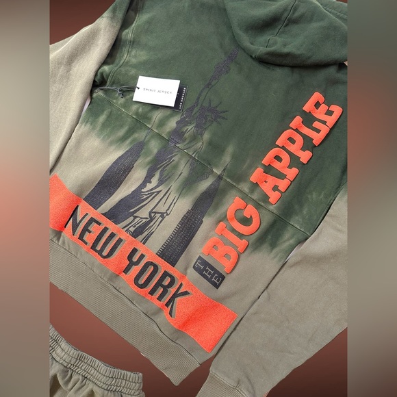 NWT SPIRIT JERSEY NYC The Big Apple Sweatshirt Shorts Set New York Streetwear - Picture 2 of 7